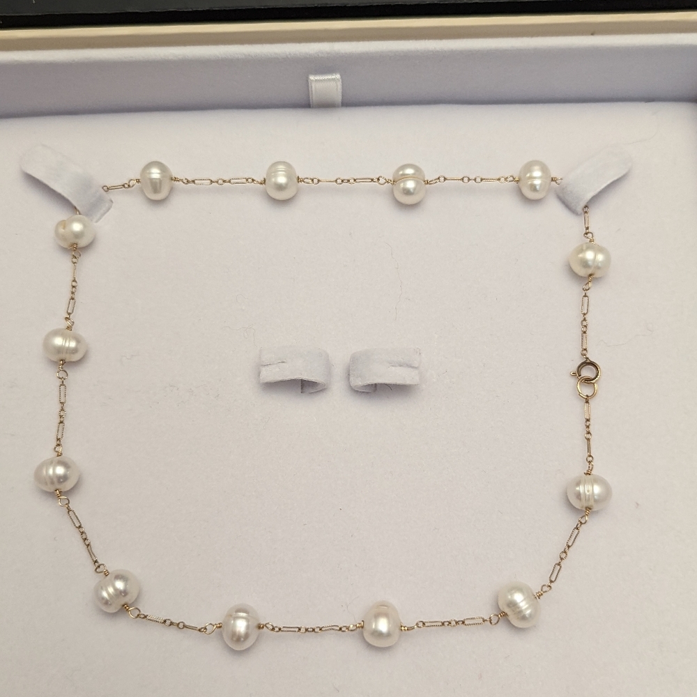 Gold choker
